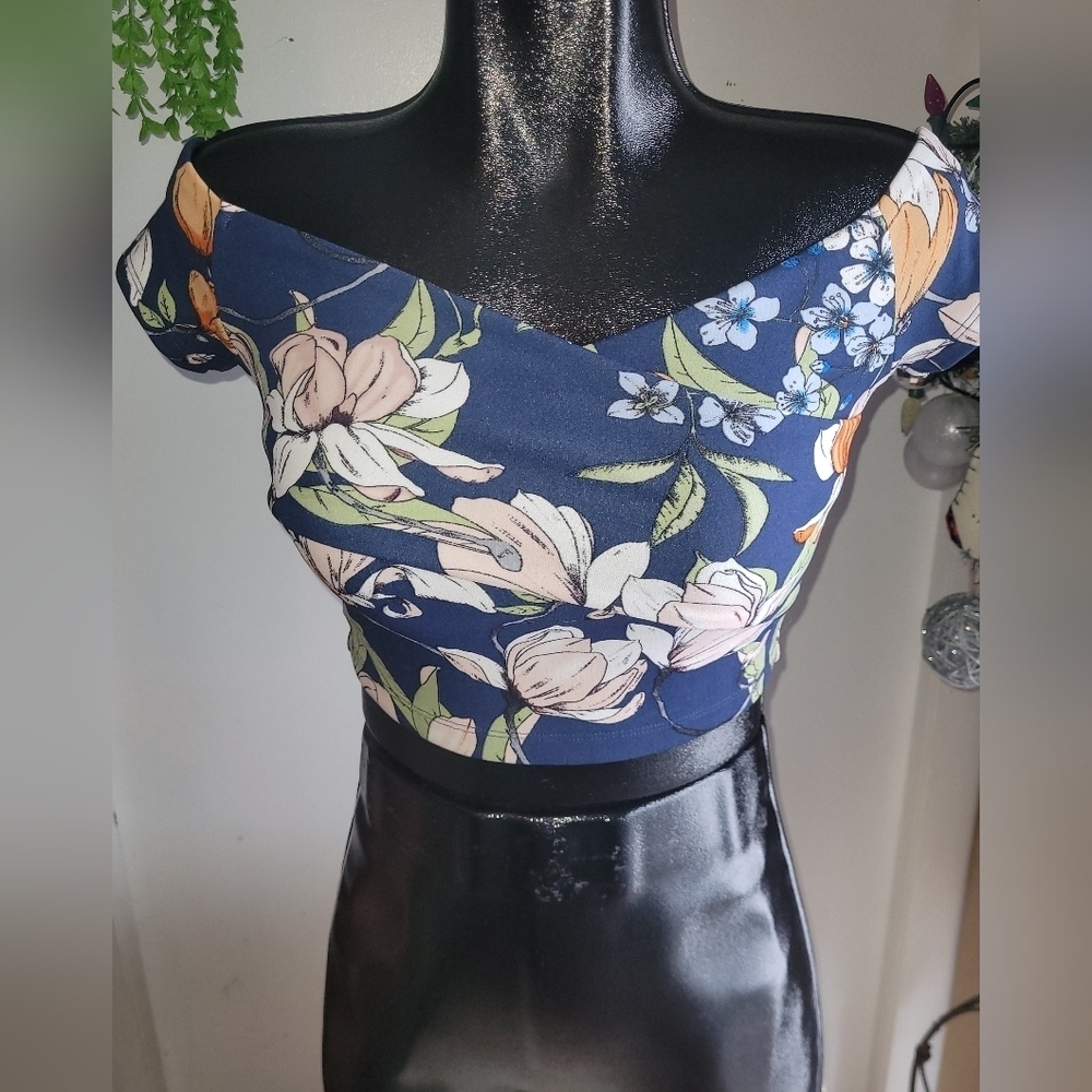 Revamped Off Shoulder Blue Floral Print Crop Top Size S